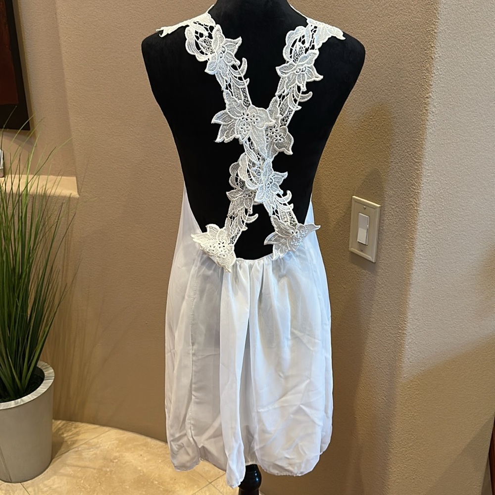 Spring or Summer Hot Style White Backless Lace Sleeveless Dress - Picture 7 of 12